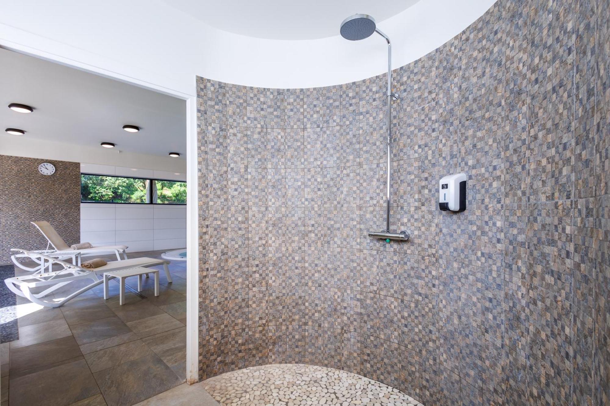 Residhotel Residence Pont Du Gard Remoulins Εξωτερικό φωτογραφία